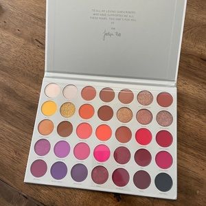 Morphe Jaclyn hill v2 palette